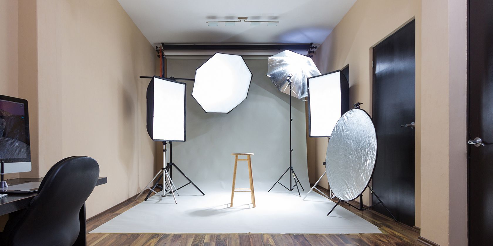 photo studio with lighting