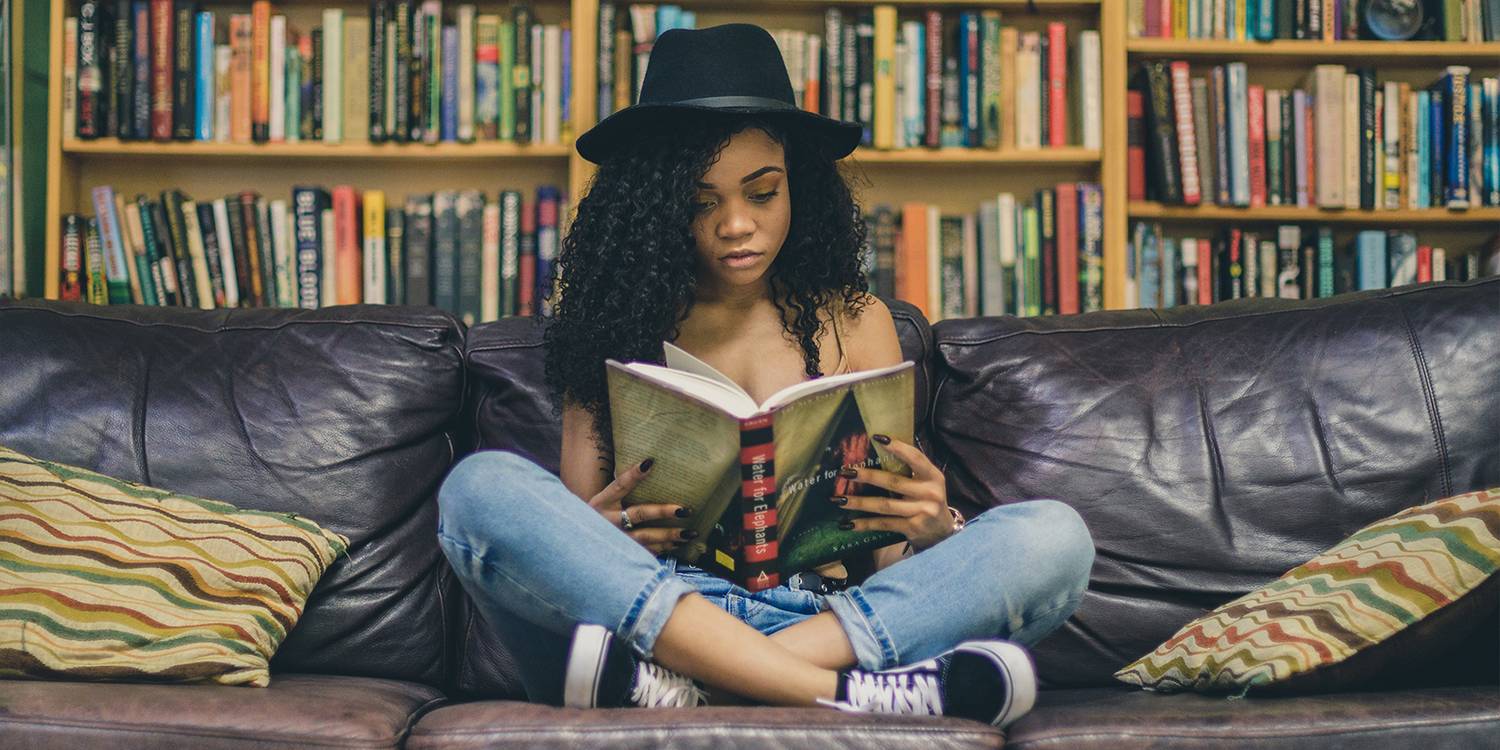 6 روش برای رسیدن به هدف و پیشرفت شغلی در سال جدید 3 reading on a sofa in front of a book case.jpg?q=50&fit=crop&w=1500&dpr=1 -