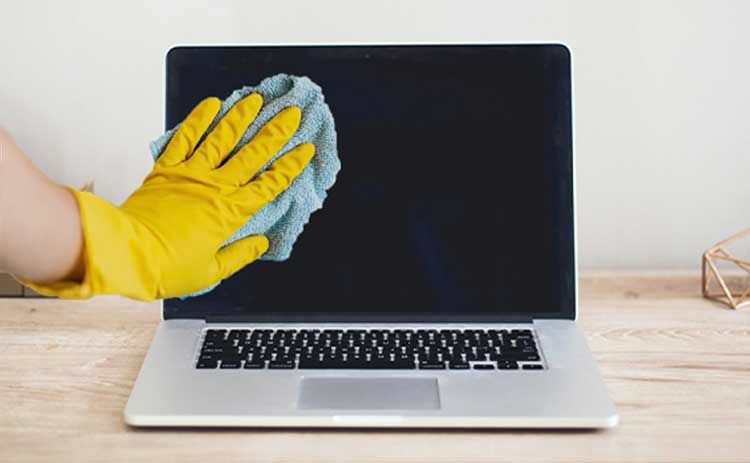 Cleaning MacBook screen with Microfibre