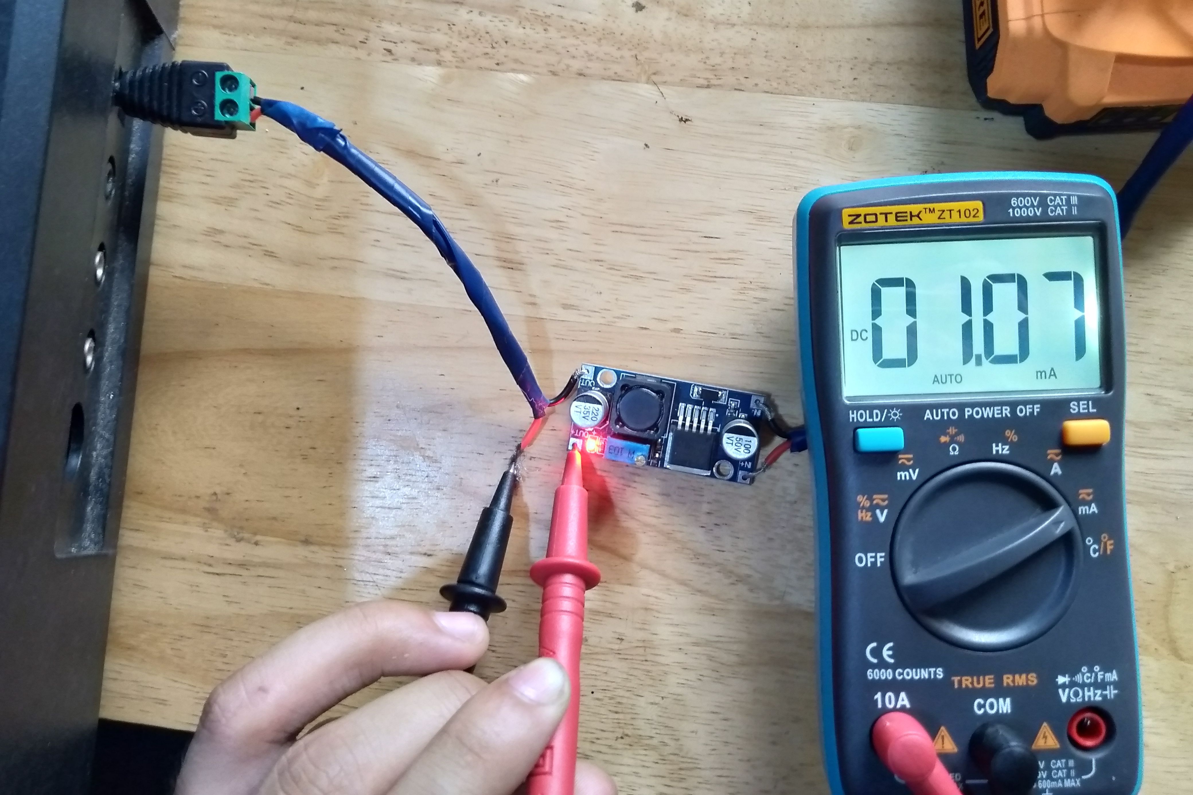 Using a multimeter to measure current with load