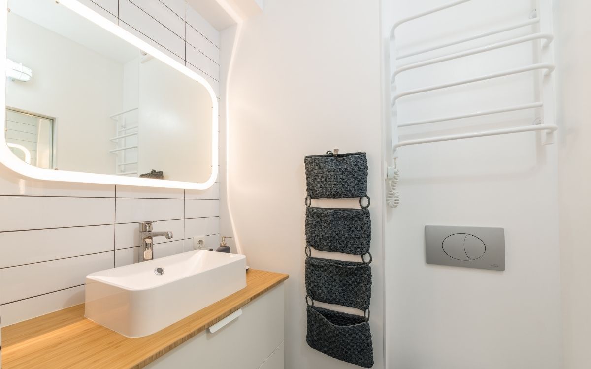 8 Smart Bathroom Gadgets You Need in Your Life