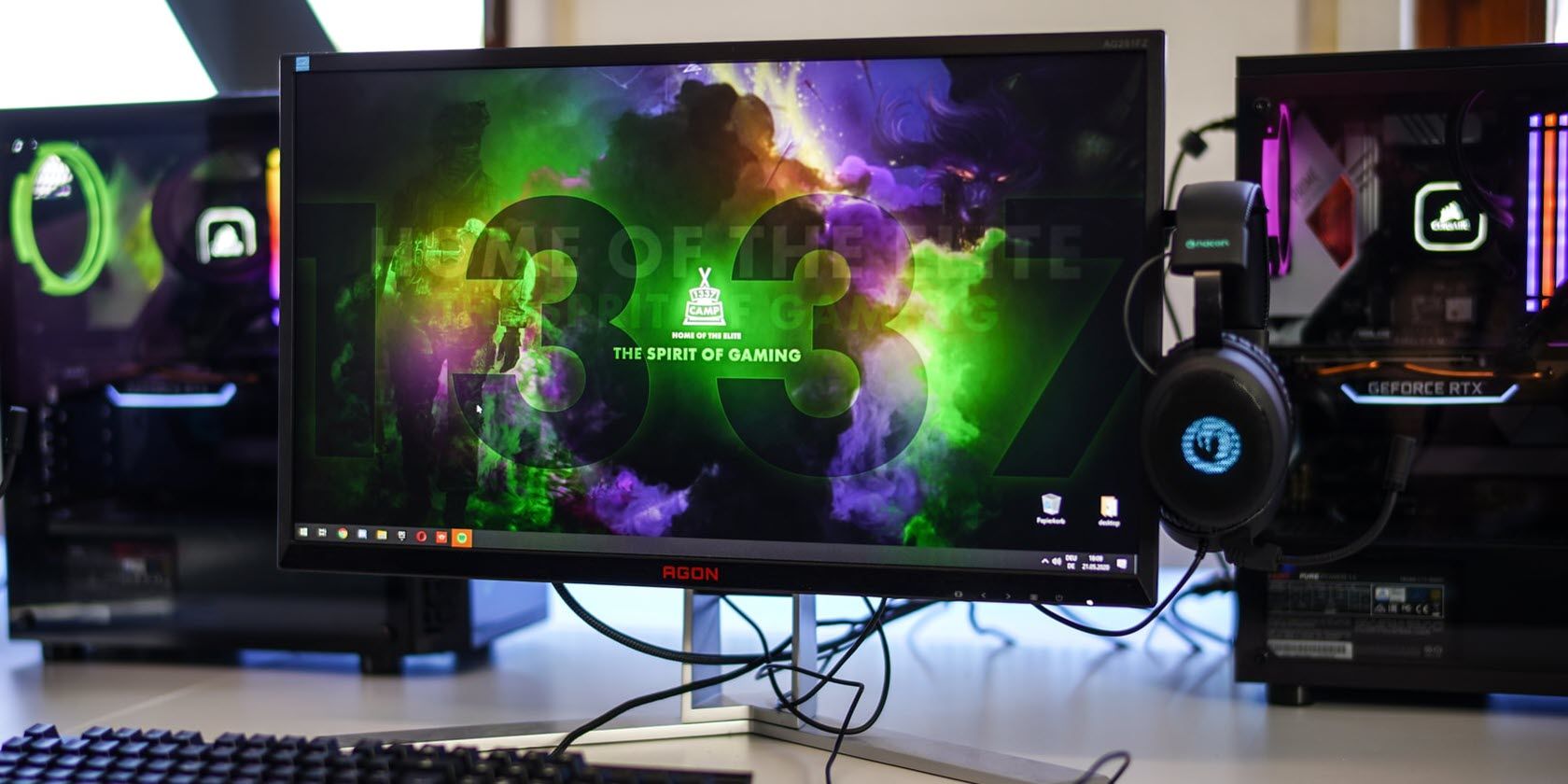 Agon monitor with Windows desktop screen