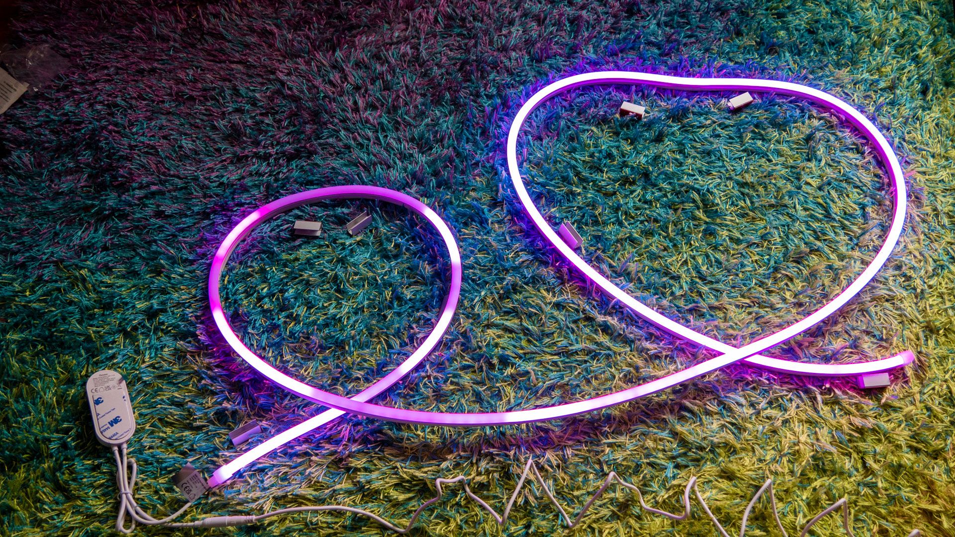 govee neon rope light - design on floor