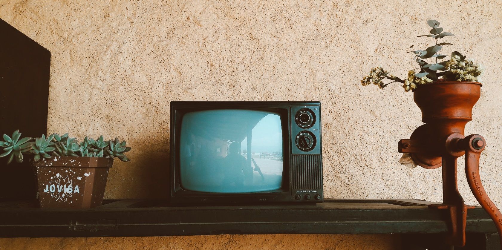 7 Incredible DIY Ideas to Upcycle Old TVs