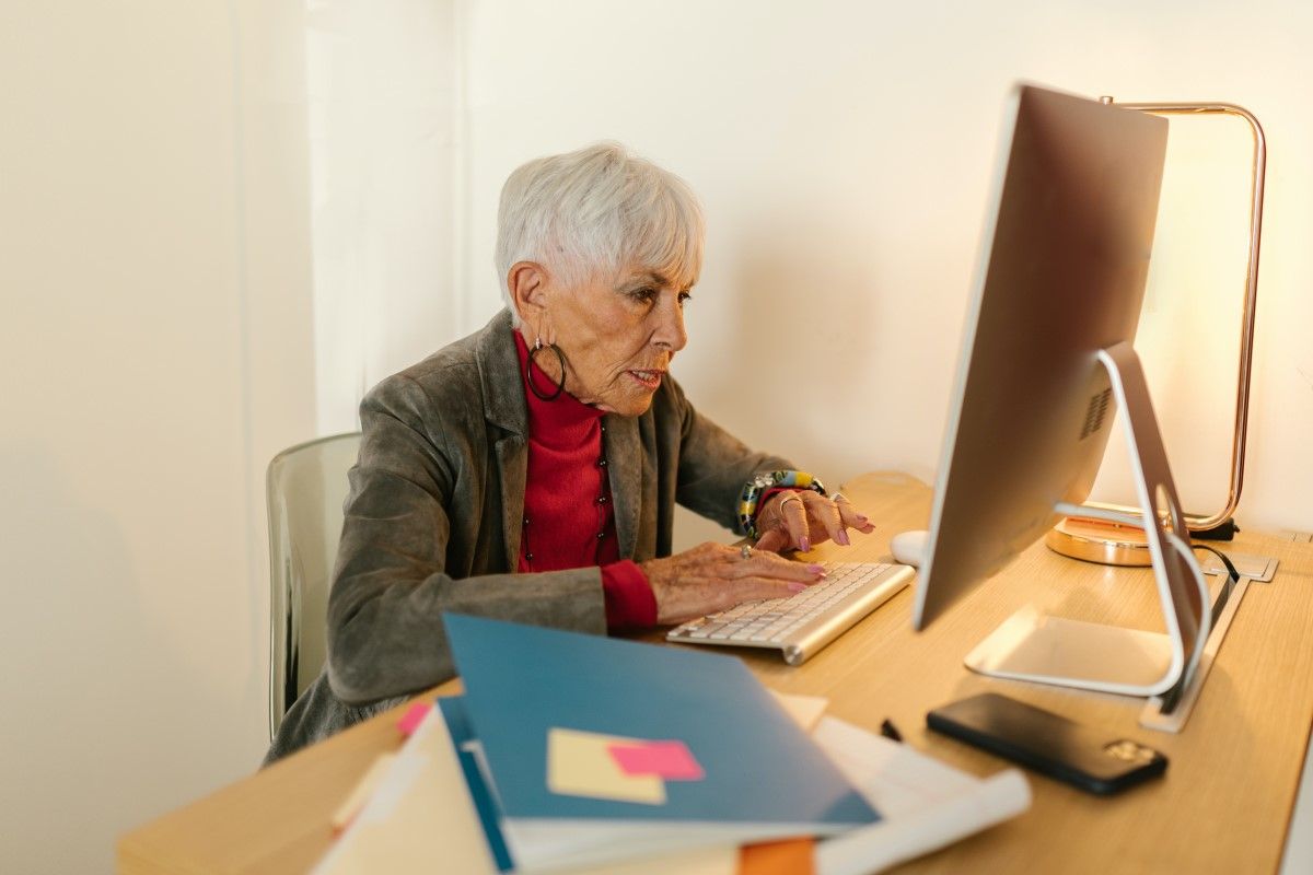 An older woman uses a computer