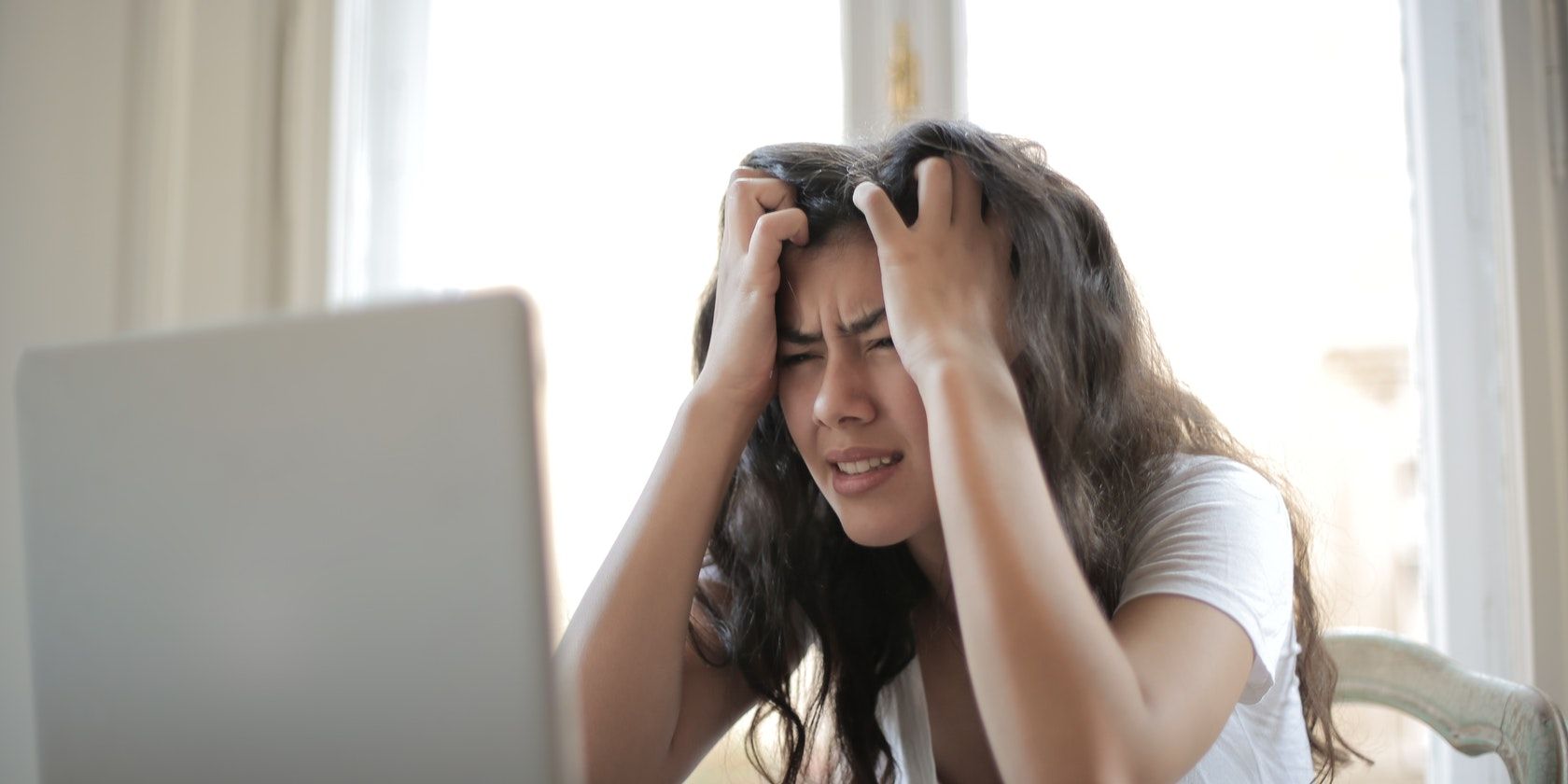 woman-frustrated-infront-of-laptop.jpg