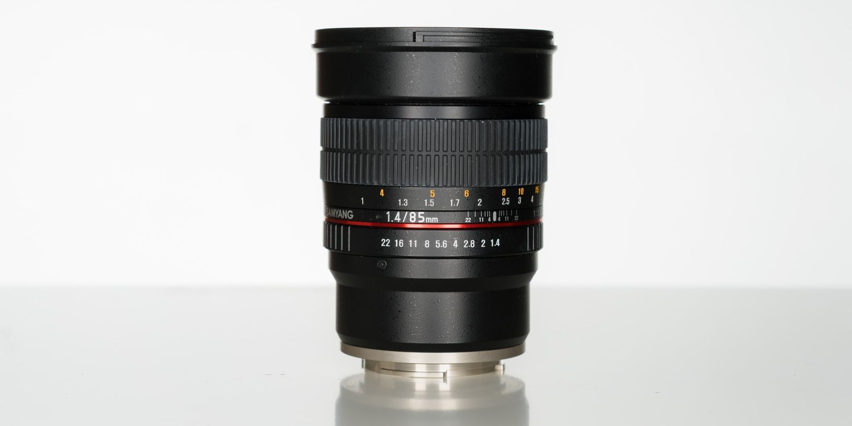 Photo of an 85mm lens standing on a table 