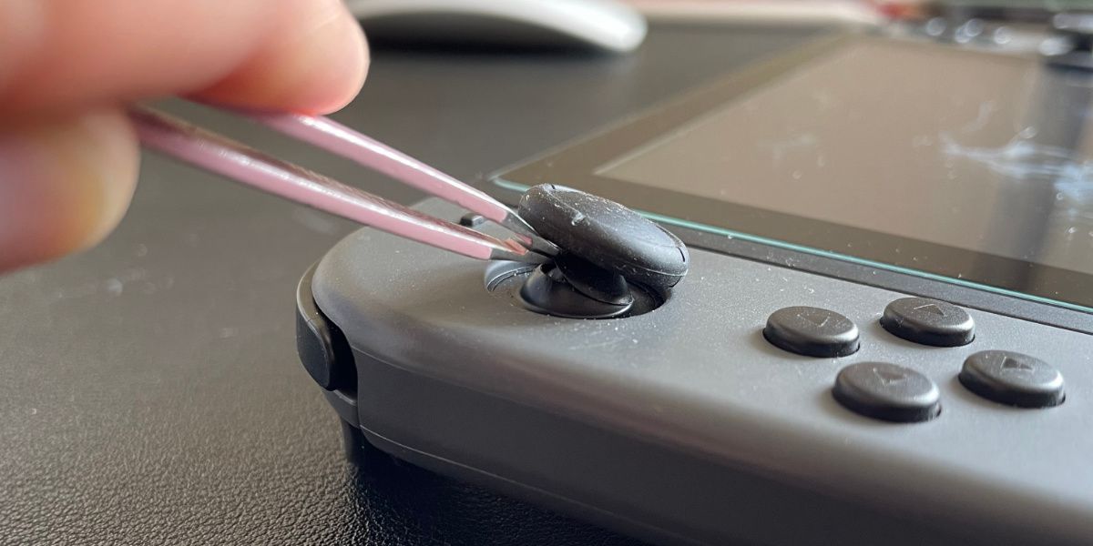 Lifting the joystick cover on Nintendo Switch Joy-Con