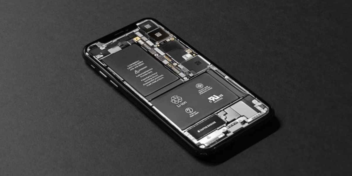 battery and other internal components of iphone 
