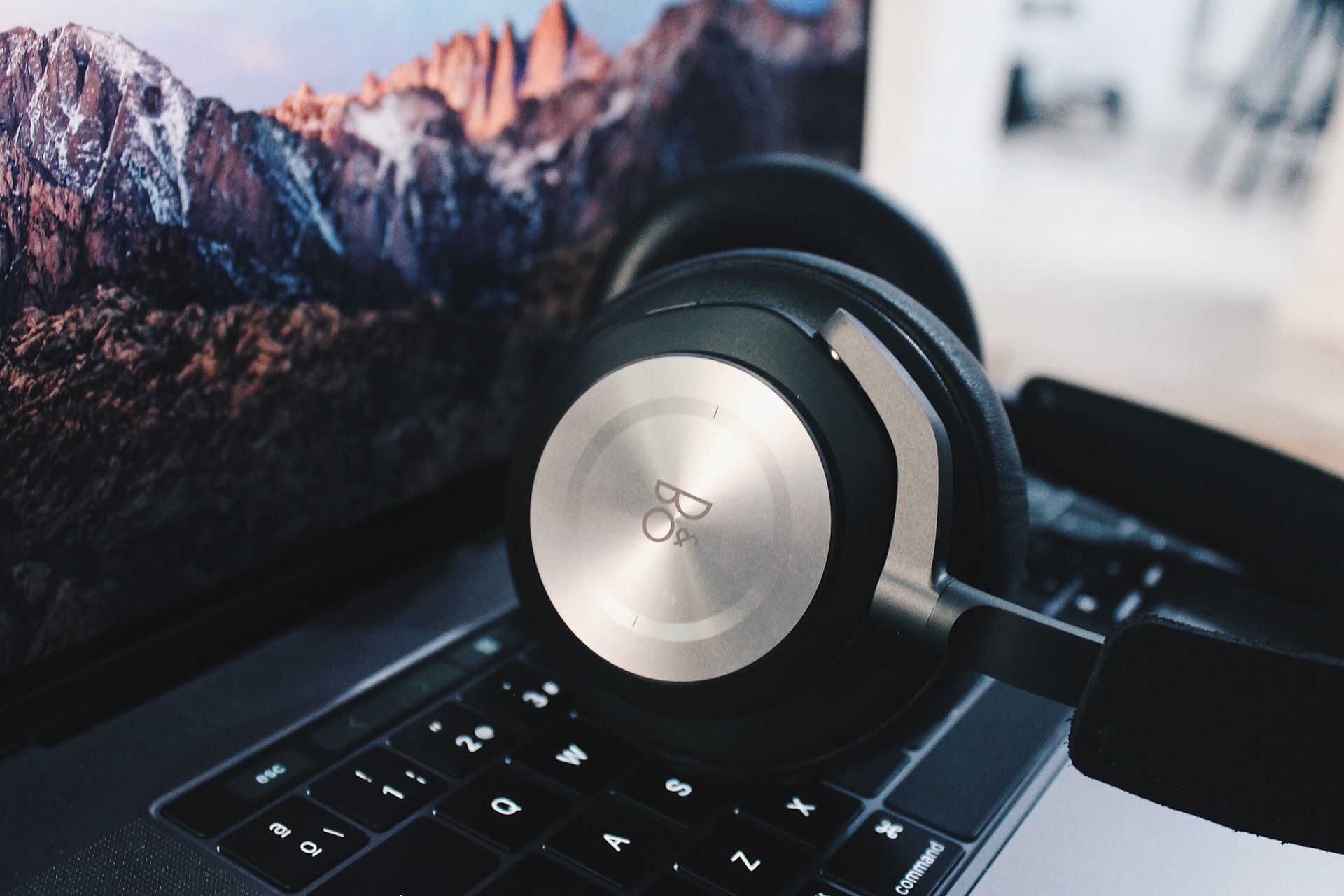 Beoplay H95 on a laptop
