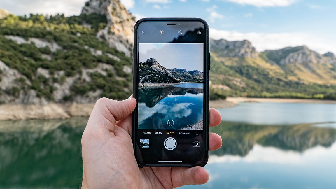 Taking a photo of mountains with the iPhone X camera