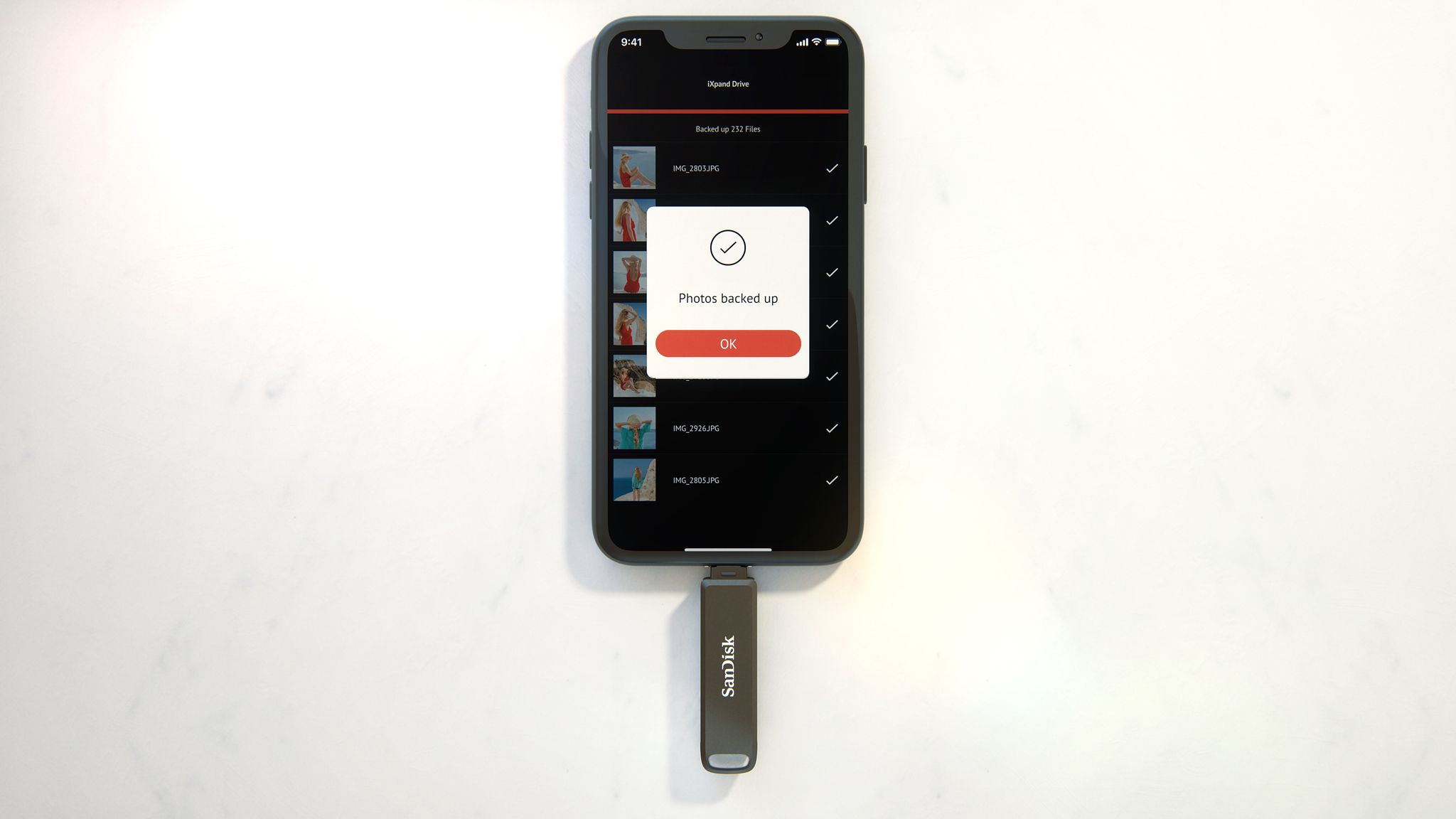 iXpand flash disk luxe connected to iphone