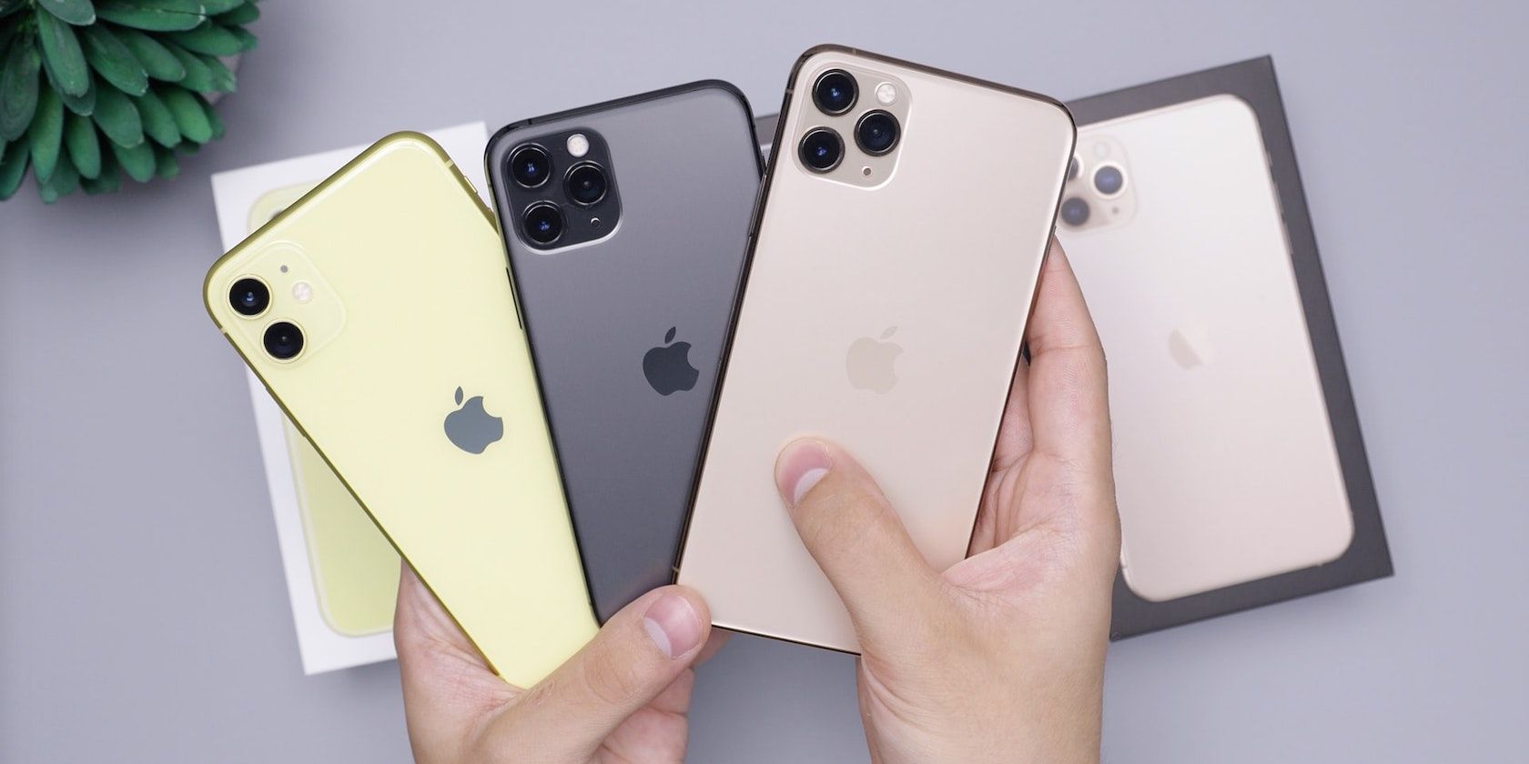 สาม iphones-side-by-side.jpg