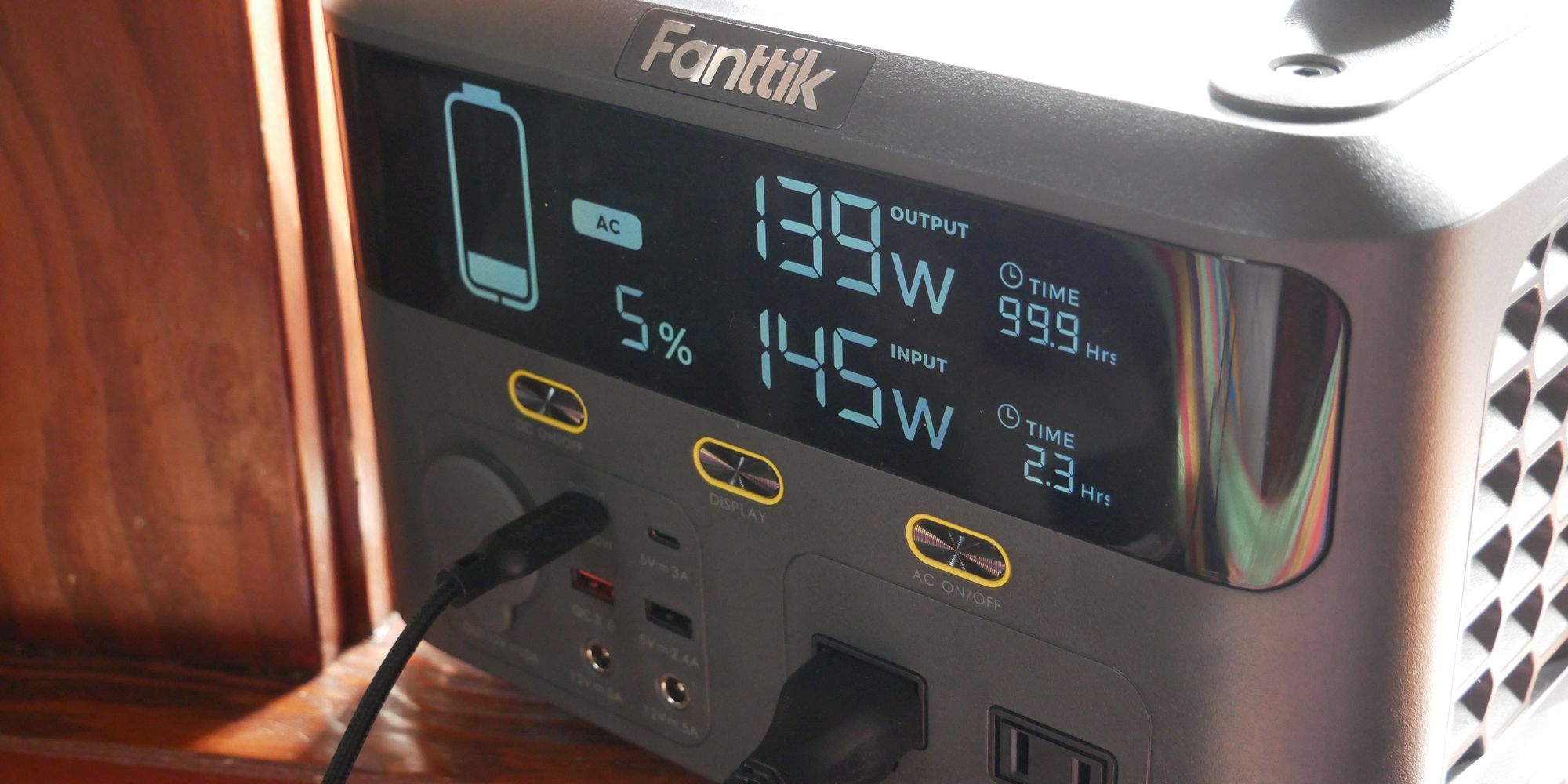 Fanttik EVO 300 Power Station and Solar Panel Input Output Display