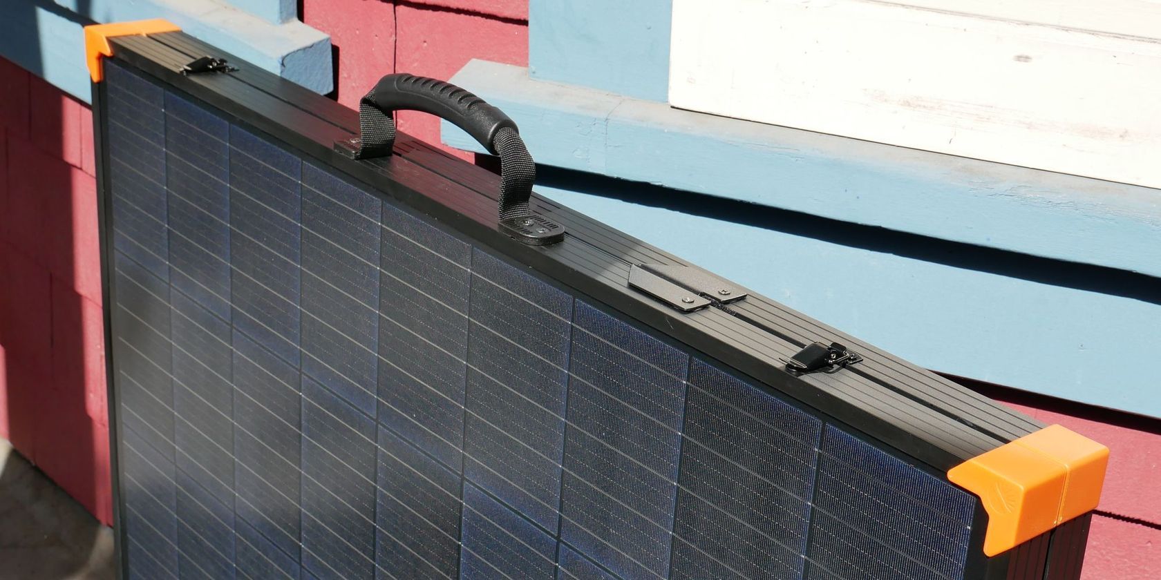 FlexSolar Briefcase Solar Panel Sideview Featured Image