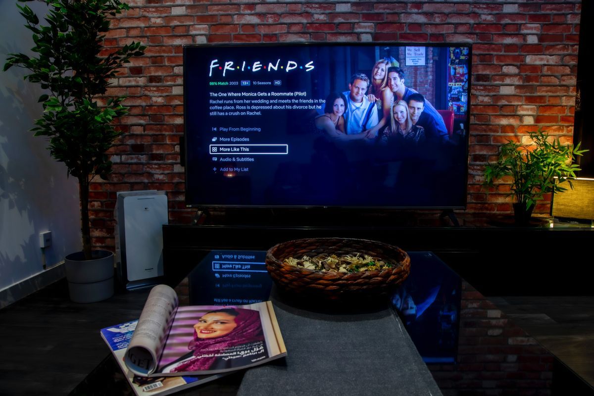 Friends show on Netflix streaming on TV