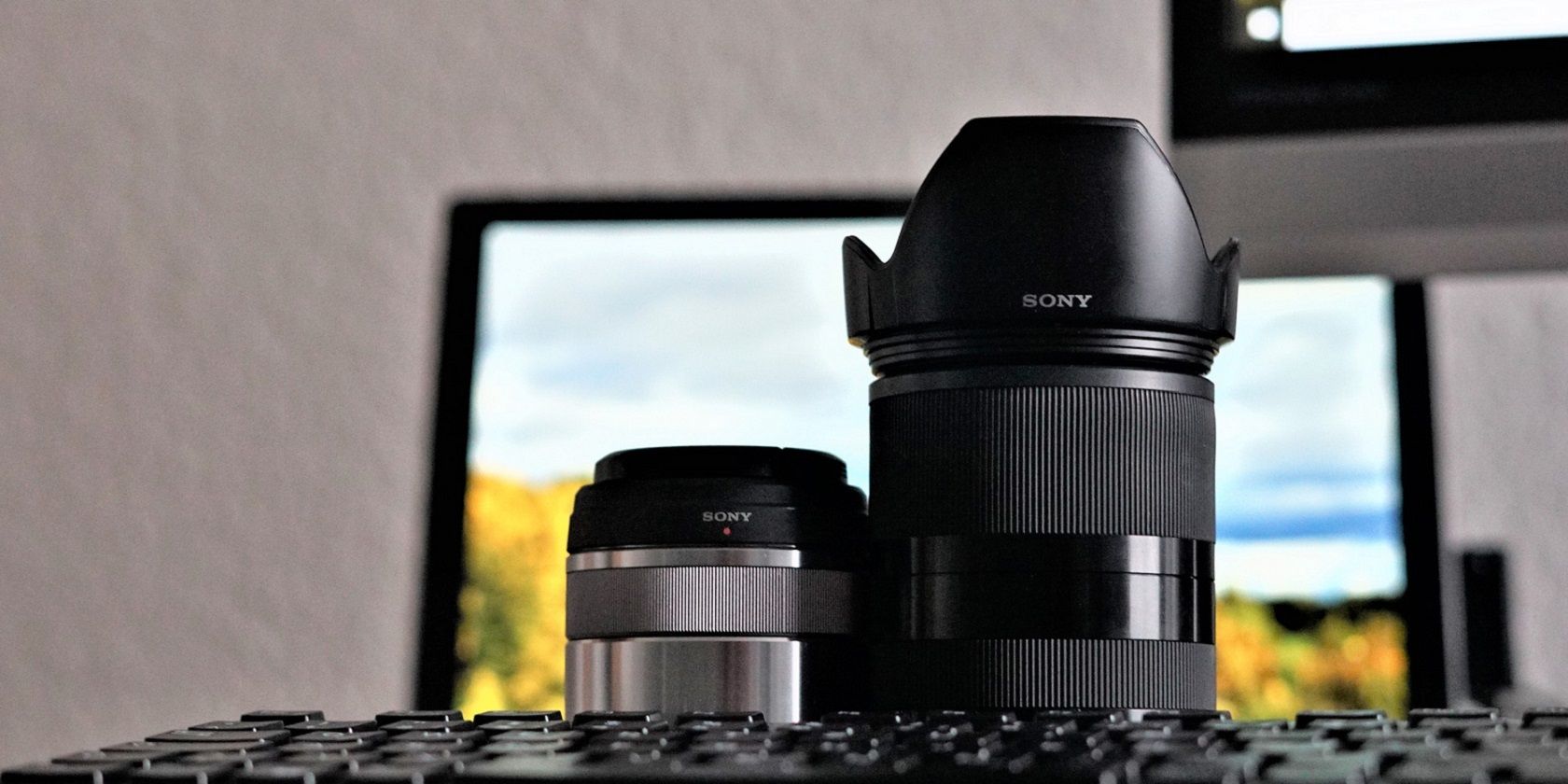 A camera lens and PC