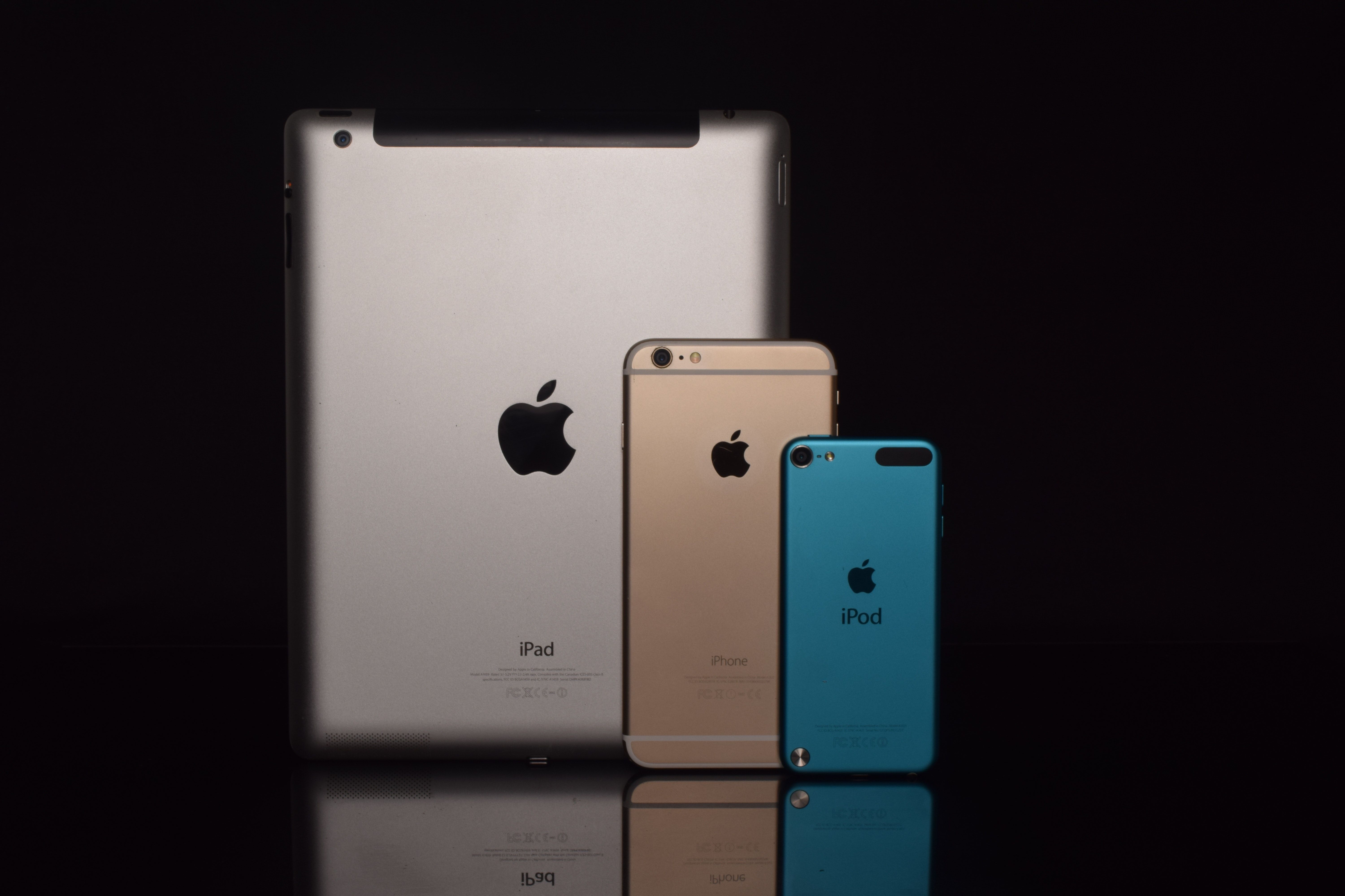 Different designs of the iPad, iPhone and iPad showing their varying sizes