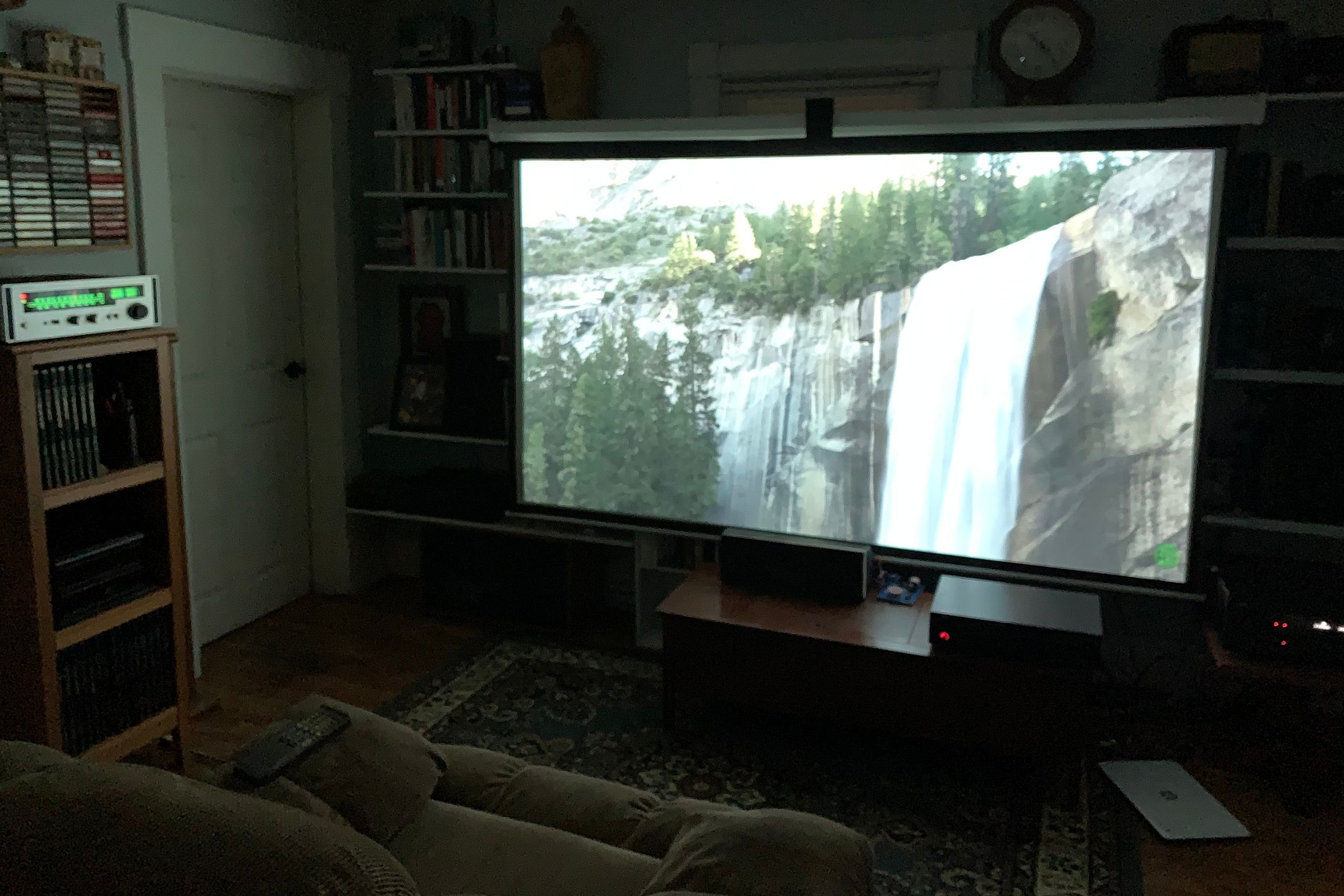 Home-Theater-Pull-Down-Screen