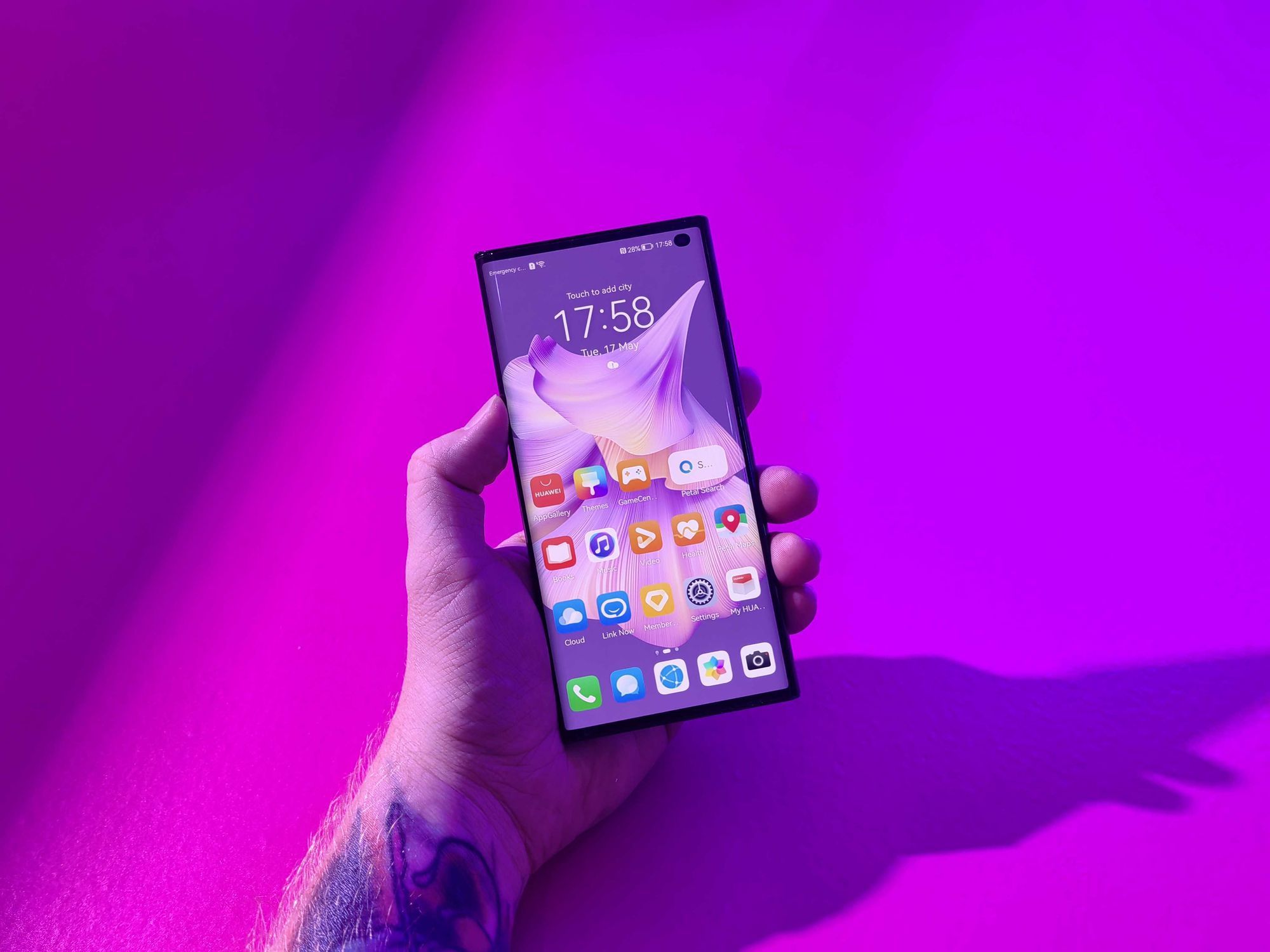 Huawei Mate Xs 2 تا شده و باز است