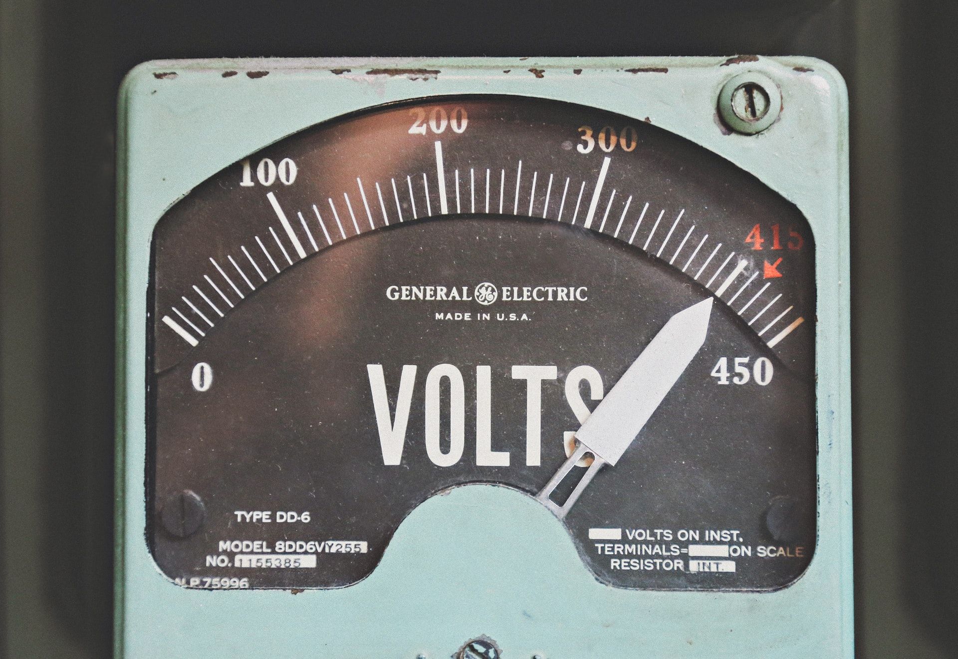 Image of an analog GE electrical meter