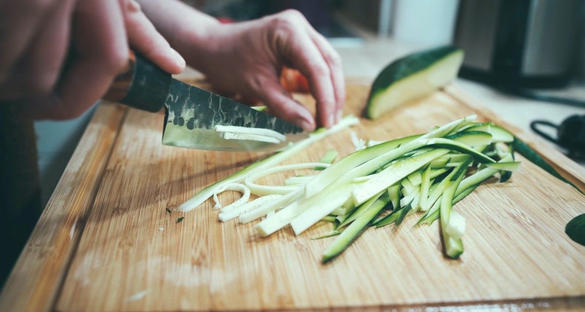 hand-cutting-vegetable