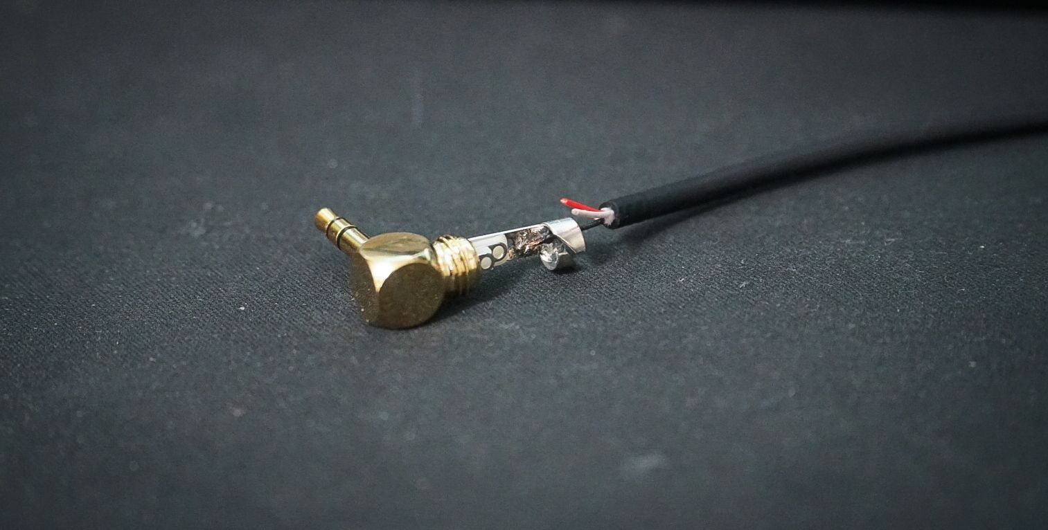 headphone jack sleeve wire that is soldered