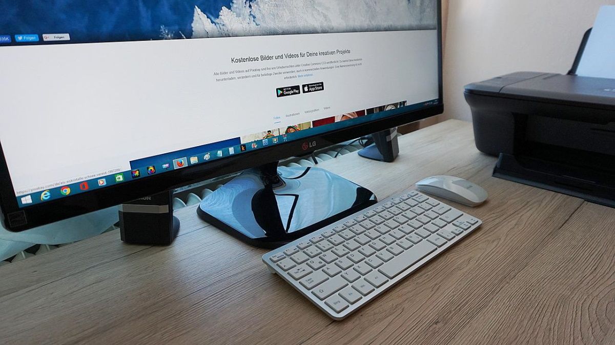 مانیتور کامپیوتر، صفحه کلید، ماوس و چاپگر