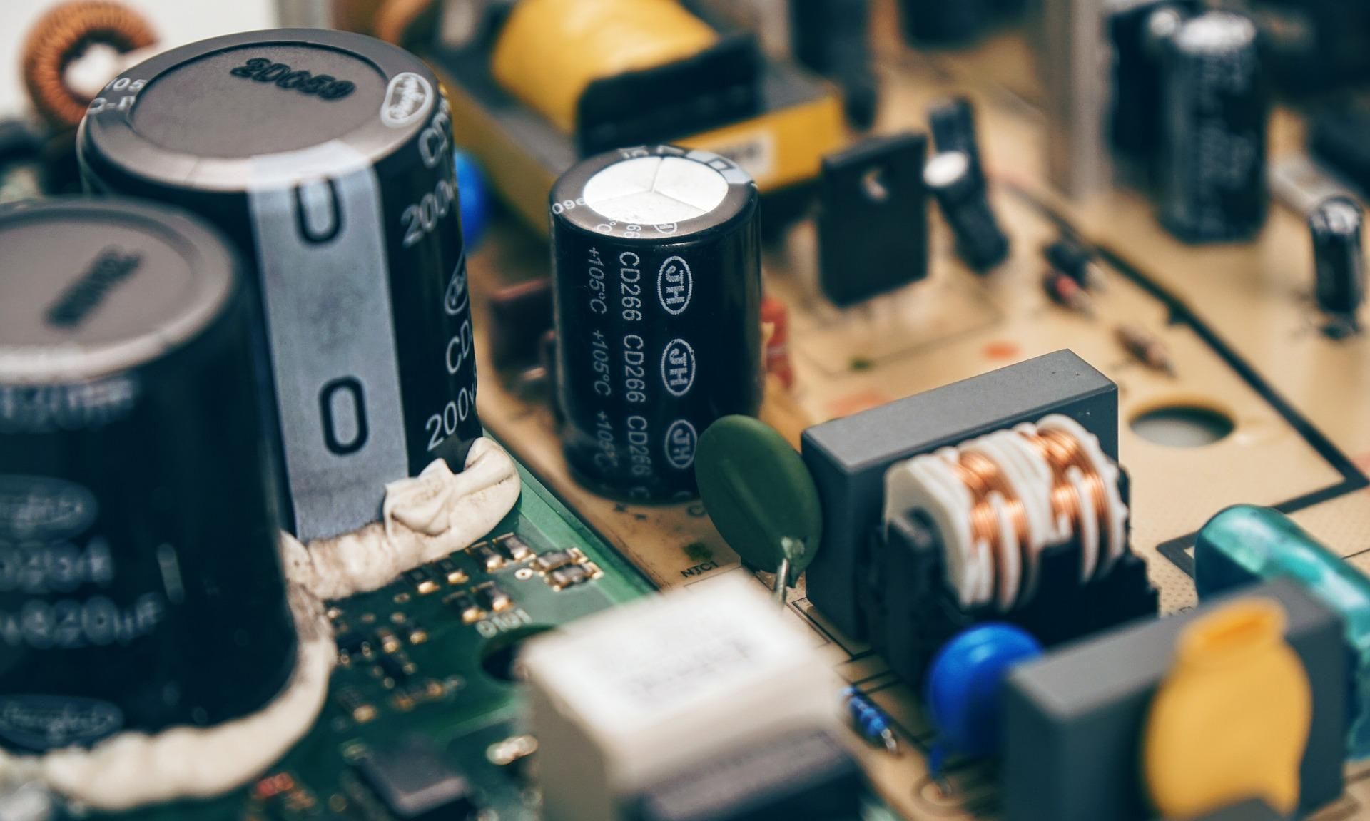 Bulk capacitors inside a PC power supply