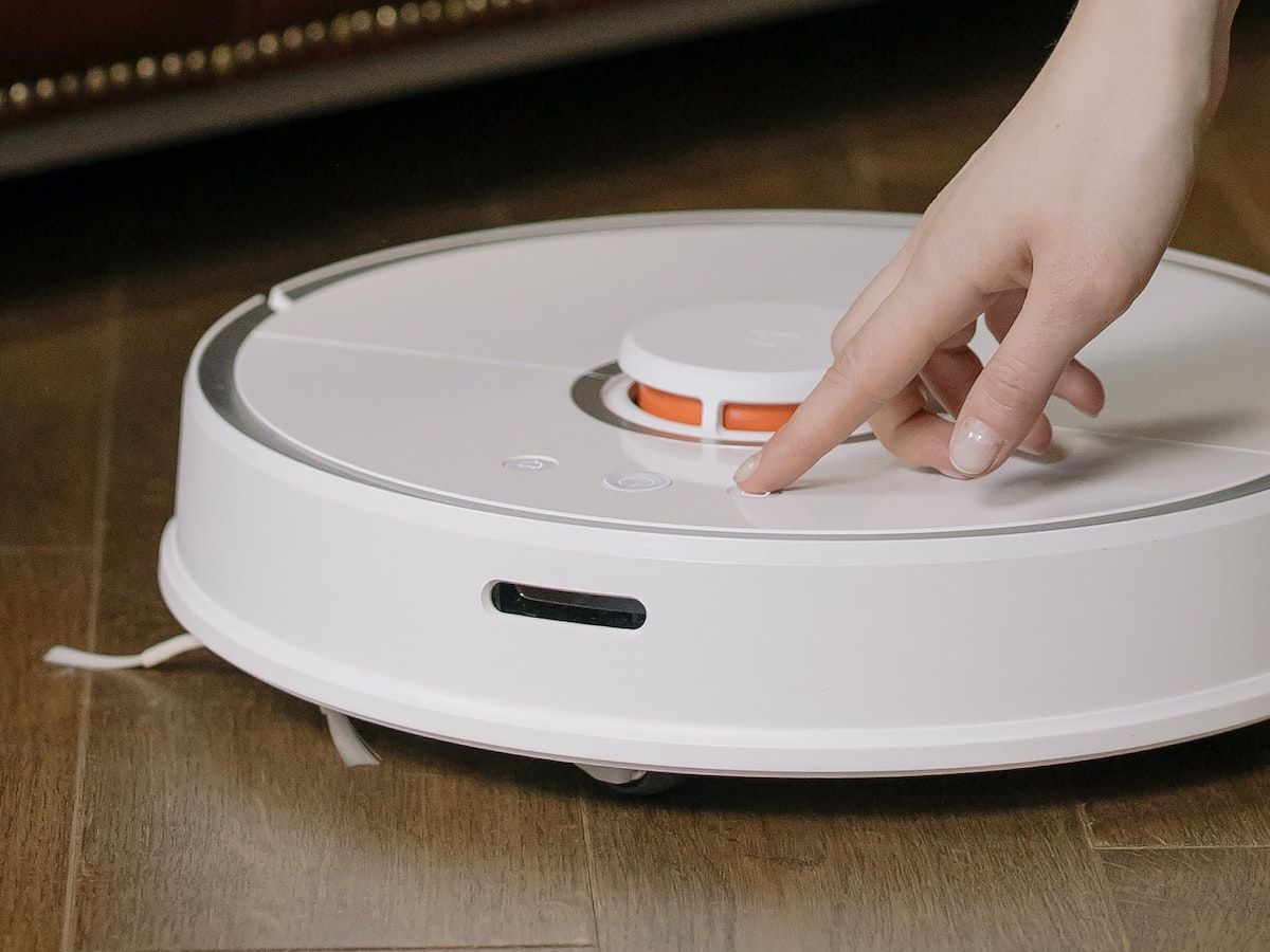 Smart vacuum with push button control