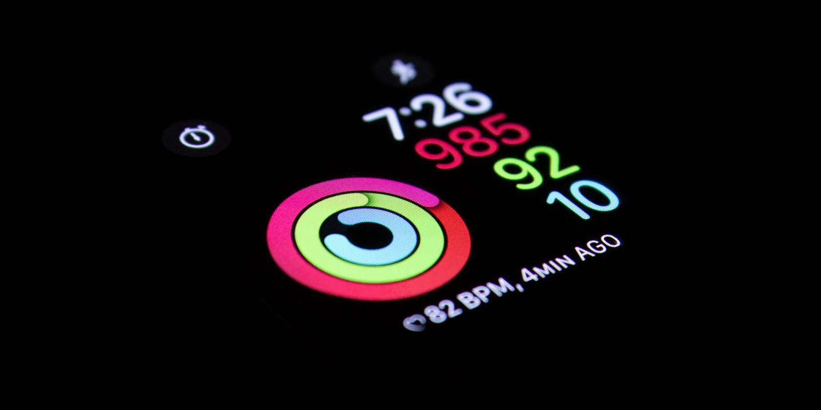 Display of a fitness watch with progress rings