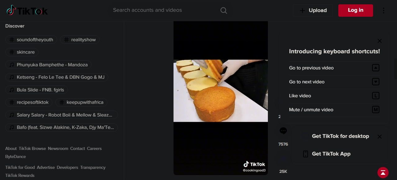 صفحه TikTok با تم تیره