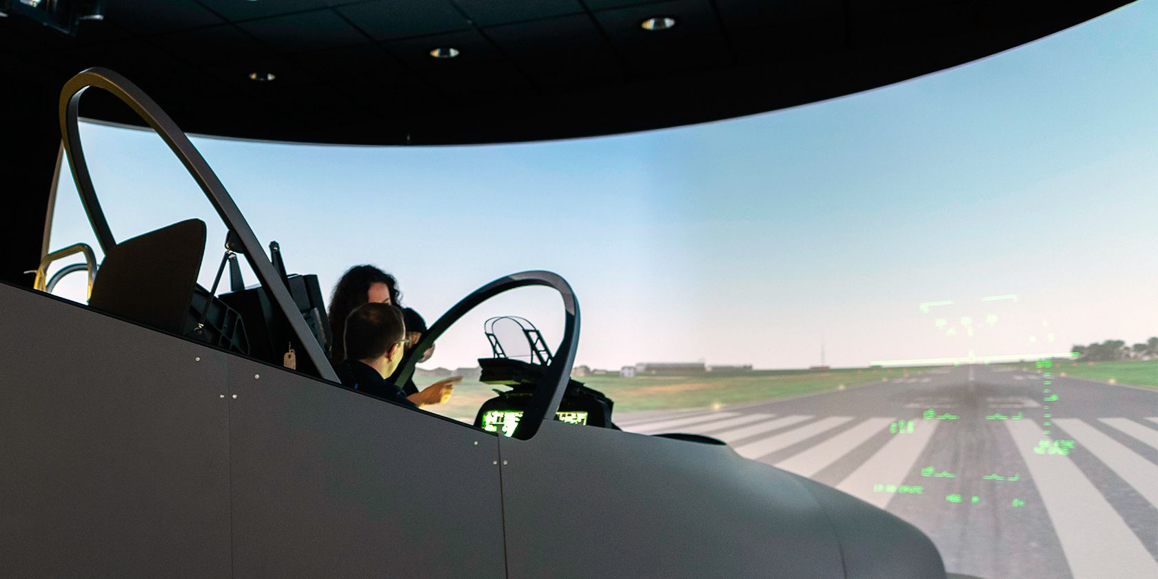 Fighter pilot training in a flight simulator