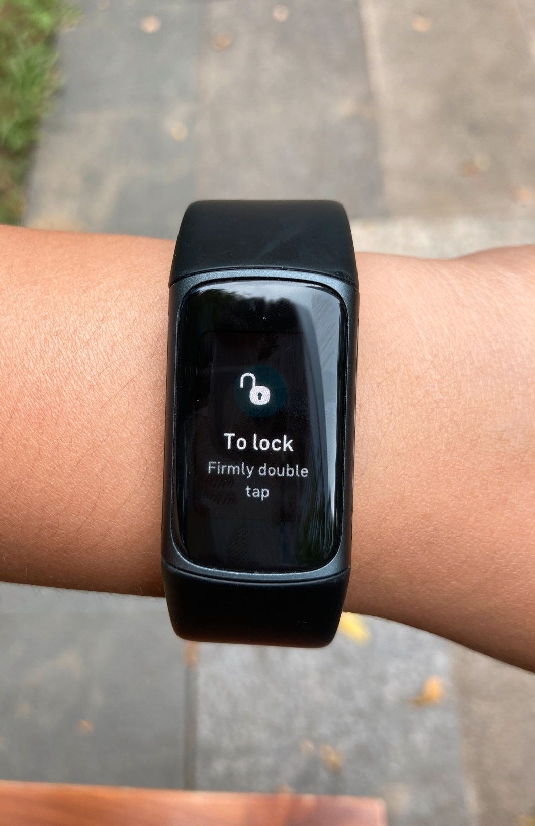 Fitbit double tap to lock