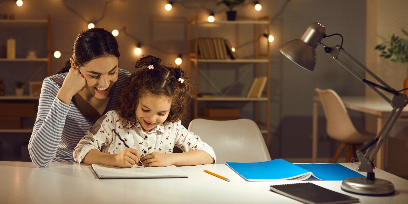 Etekcity's highly-rated LED desk lamp has a built-in battery for