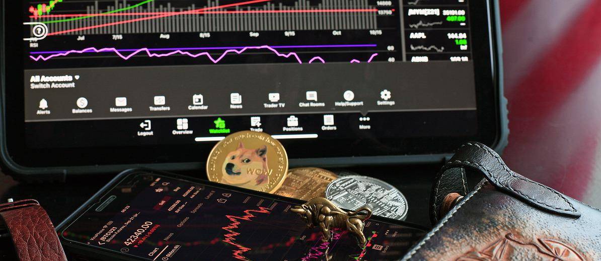 تصویری که نمودار کریپتو، سکه و کیف پول را نشان می دهد