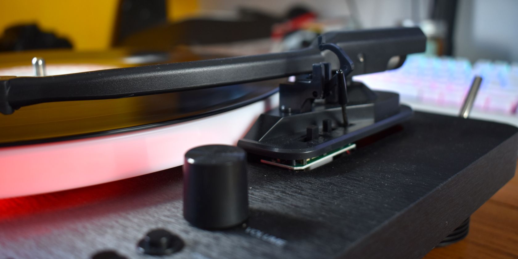 صفحه گردان لنکو ls-50led tonearm sideview