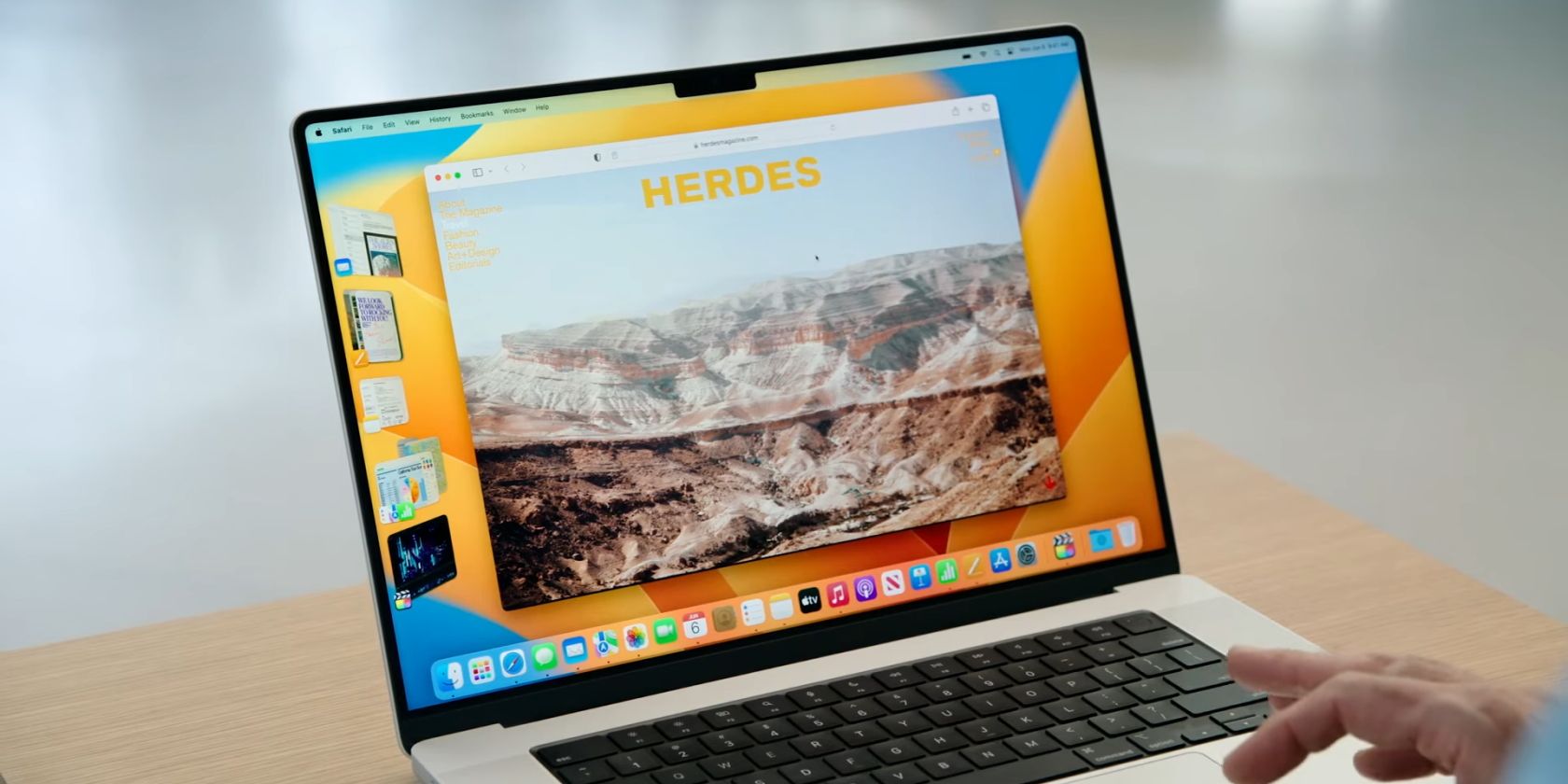 Demonstration of macOS Ventura on a MacBook Pro