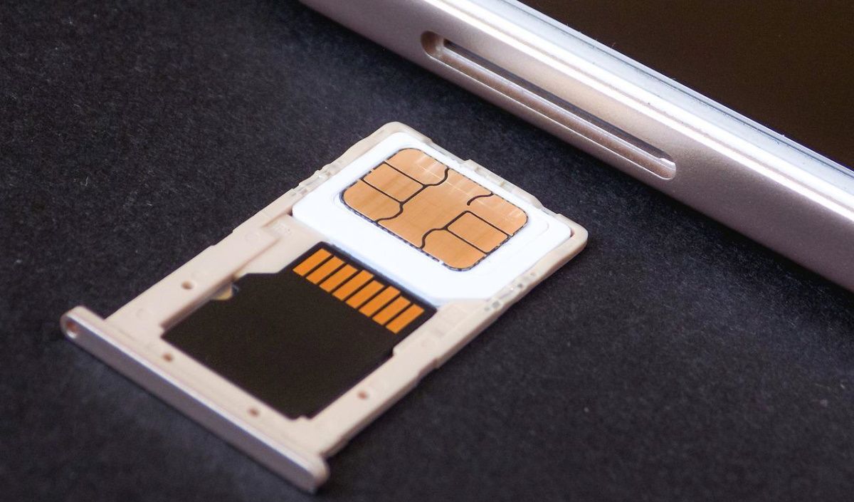 Baki kartu sim dan microSD