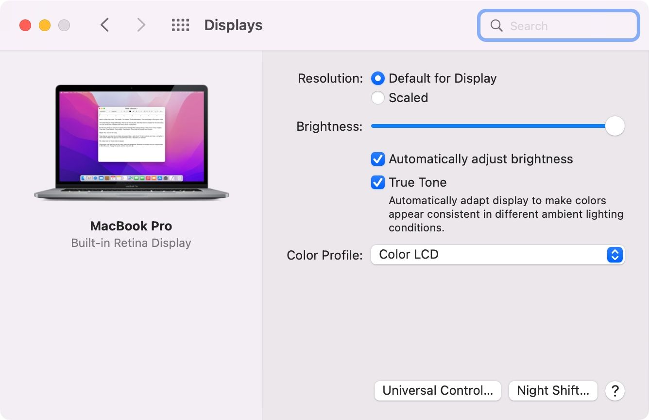 Preferencias de visualización en macOS Monterey con la opción Predeterminado para visualización seleccionada
