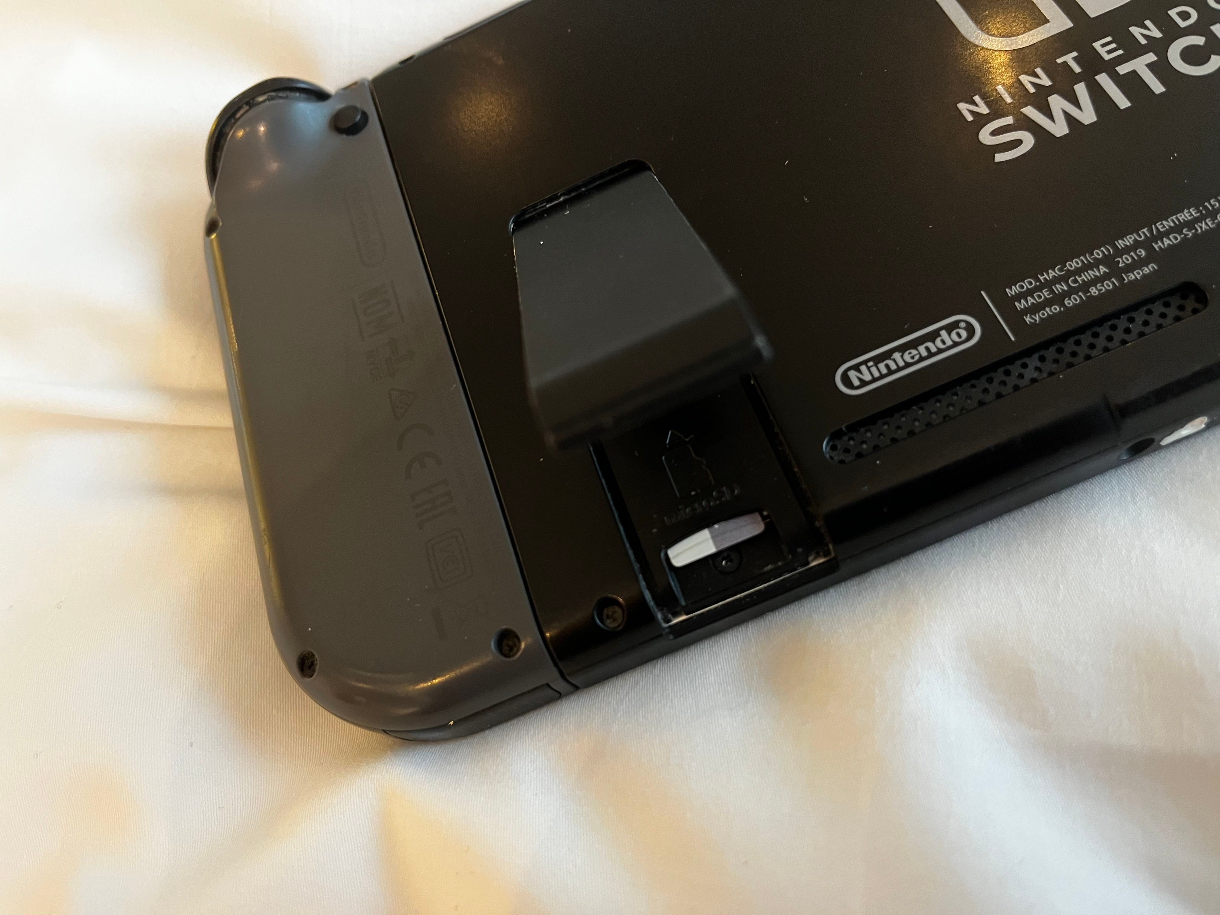 Fully inserted microSD in Switch