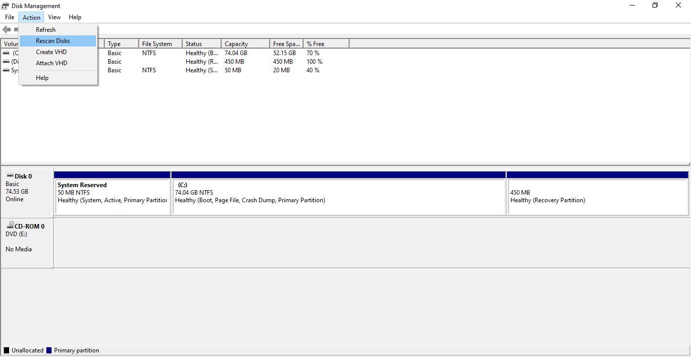 Volver a escanear discos desde la pestaña Acciones en Administración de discos en Windows 10