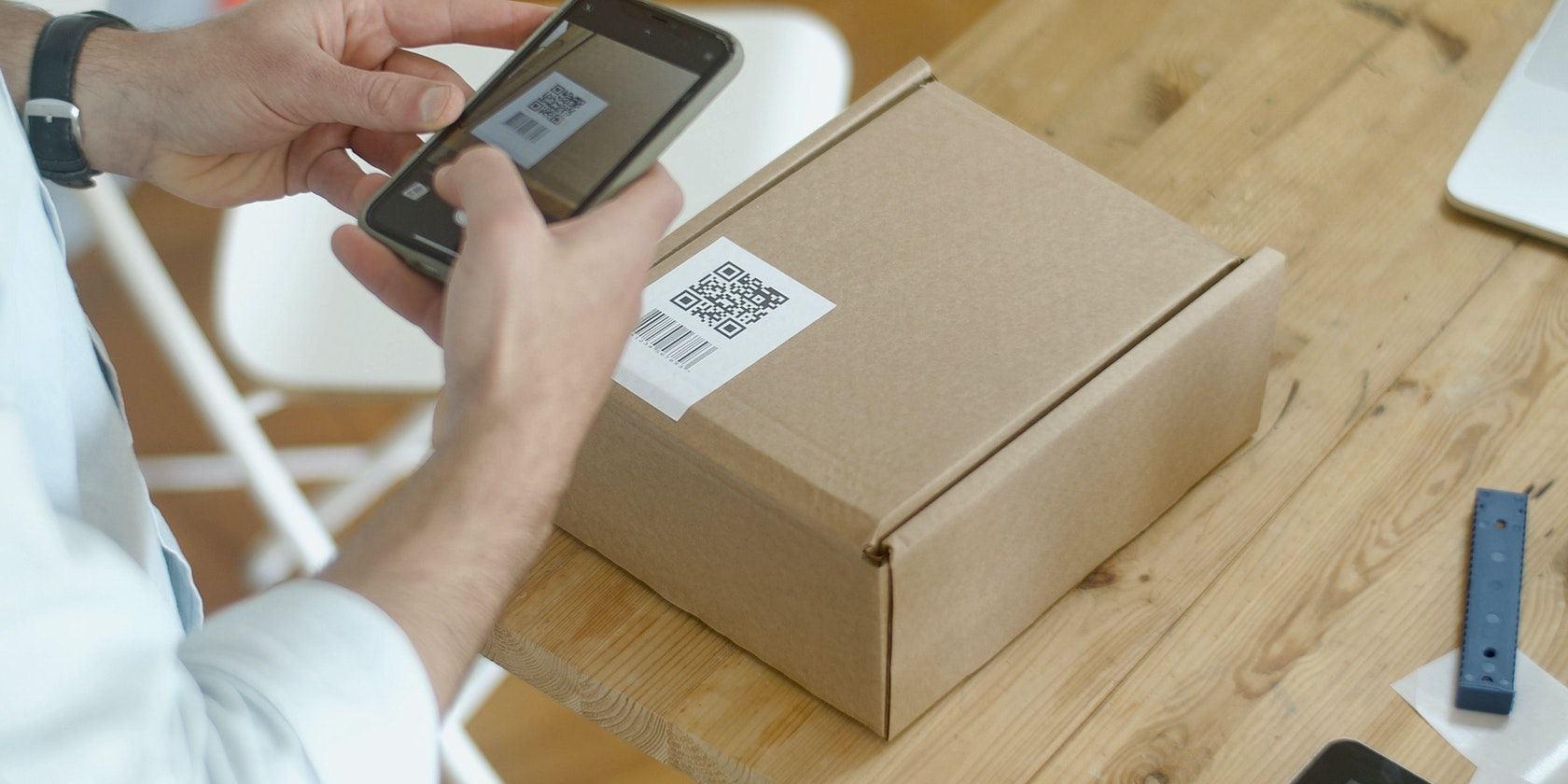 scanning a square code parcel iphone