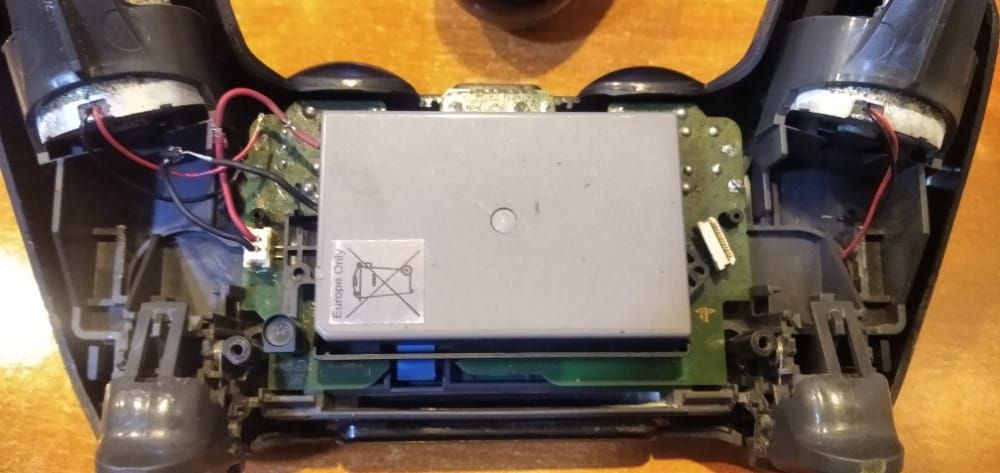 Demonstrating the location of the battery of the PS4 controller