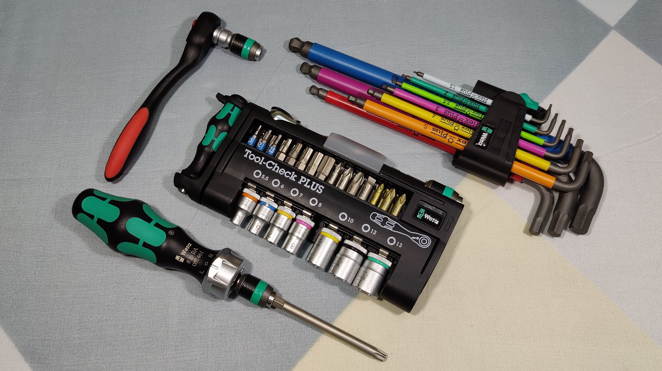 Assorted screwdriver sets