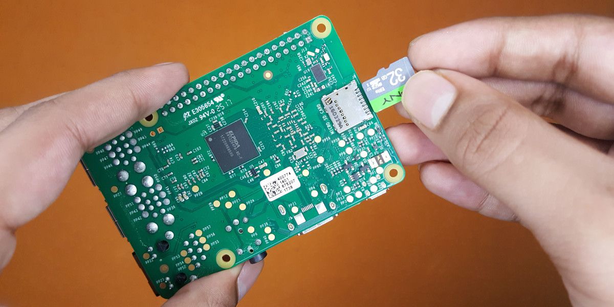 Removing a SD Card from a Raspberry Pi
