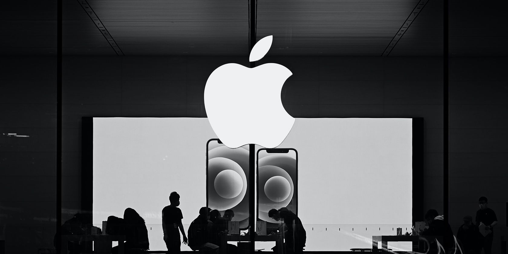 Black and white picture of Apple Store