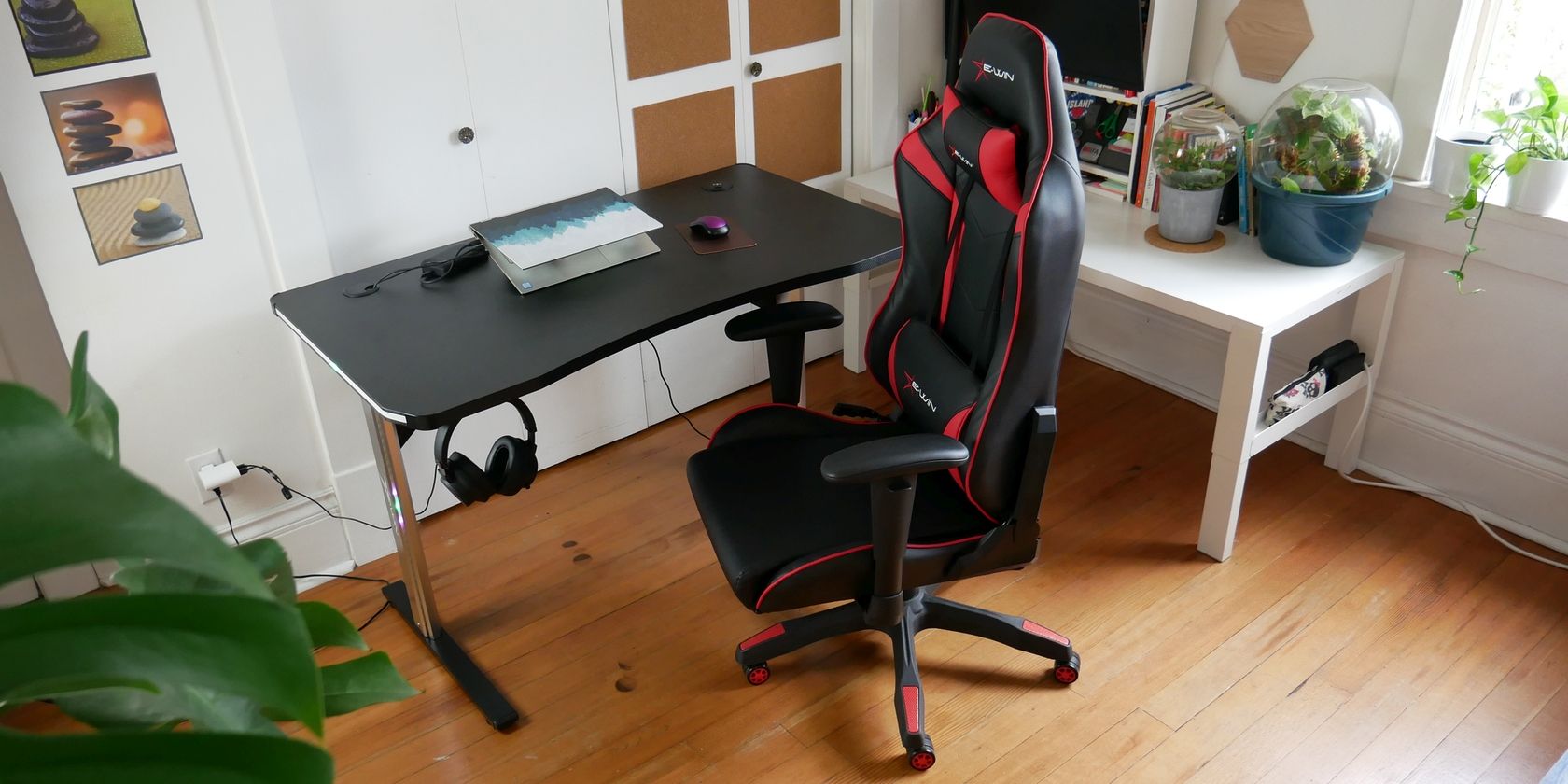E-Win Chair and Desk Featured