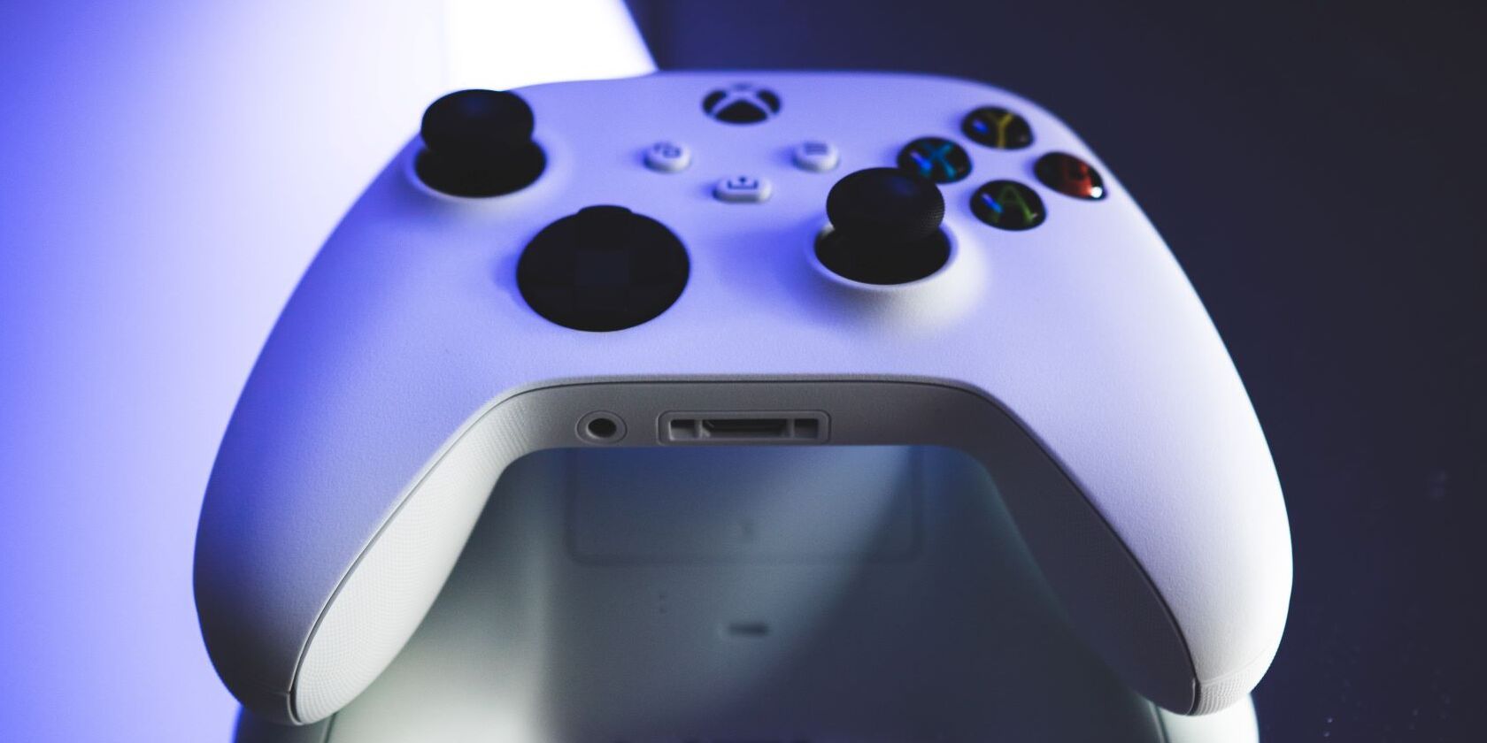 A top down photo of an Xbox Series X white controller 