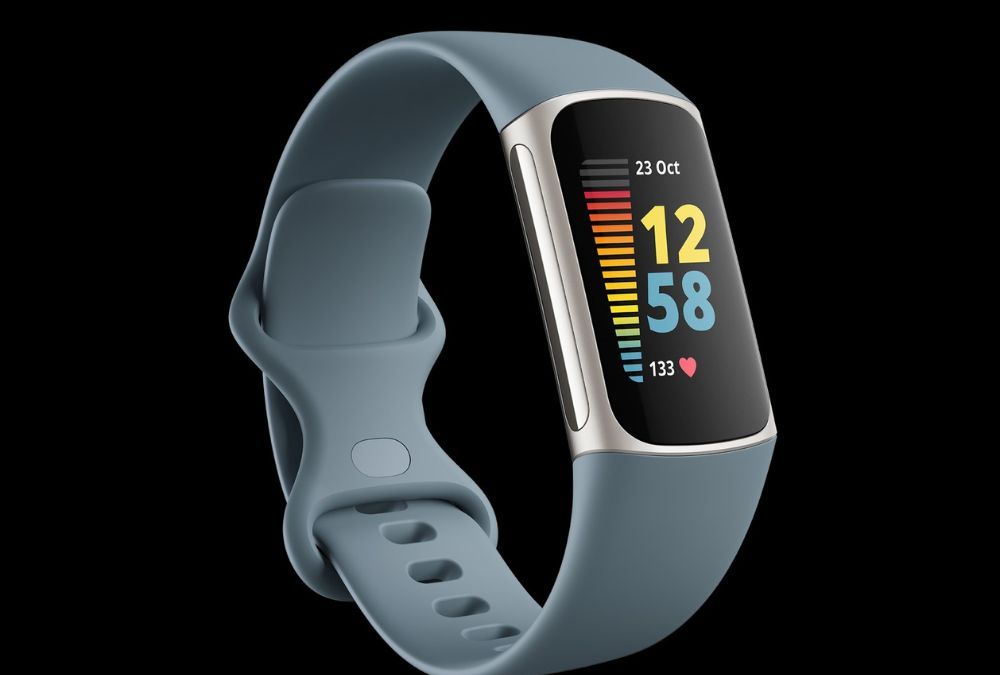 Fitbit Charge 5 in Steel Blue color